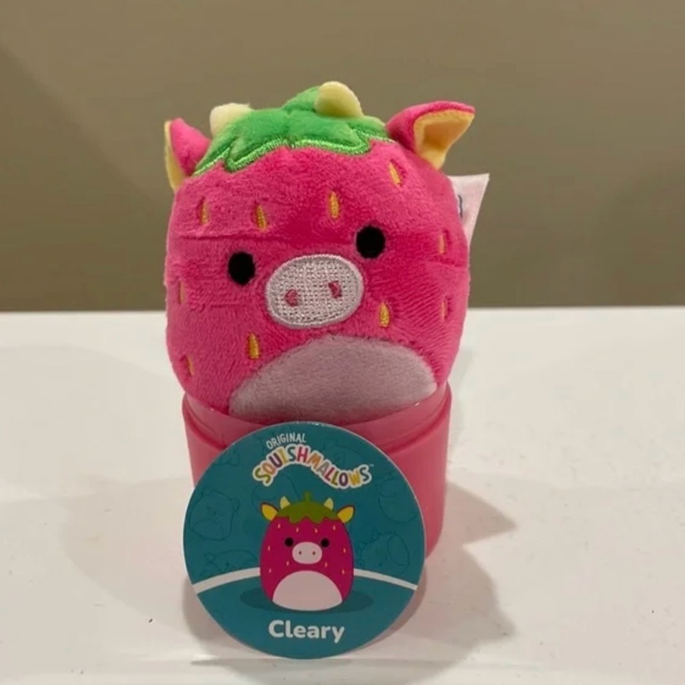2.5" Cleary the Strawberry Cow Squishmallow